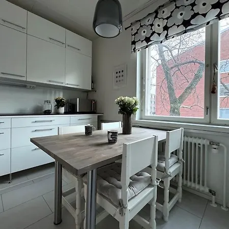 Uniikki Koti Keskustan Kupeessa Omalla Autopaikalla